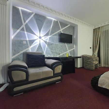 Rey Hotel مافروفو المظهر الخارجي الصورة