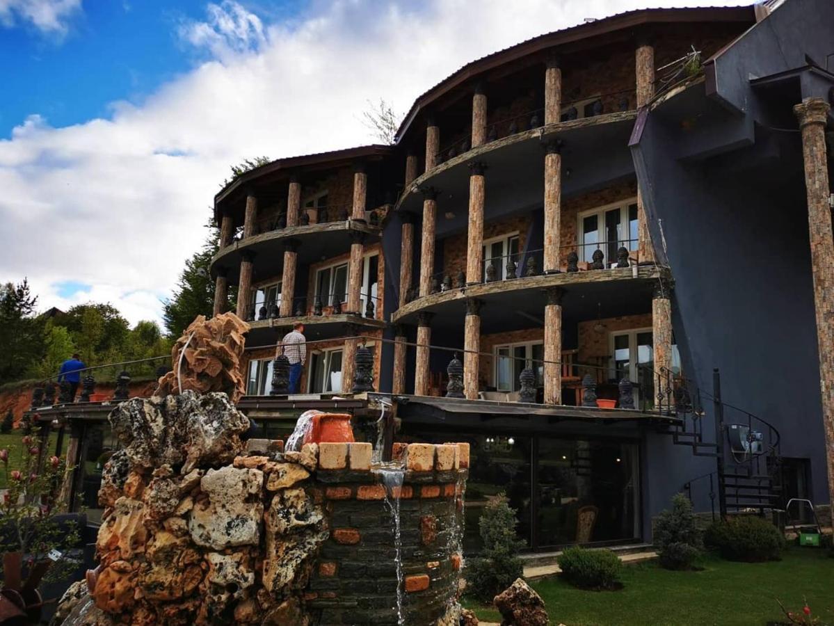Rey Hotel مافروفو المظهر الخارجي الصورة