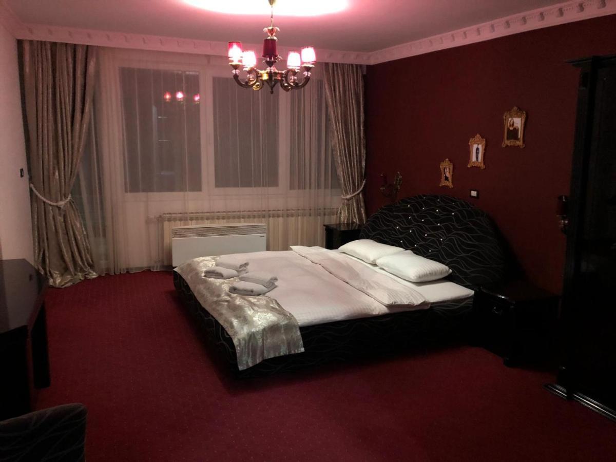 Rey Hotel مافروفو المظهر الخارجي الصورة
